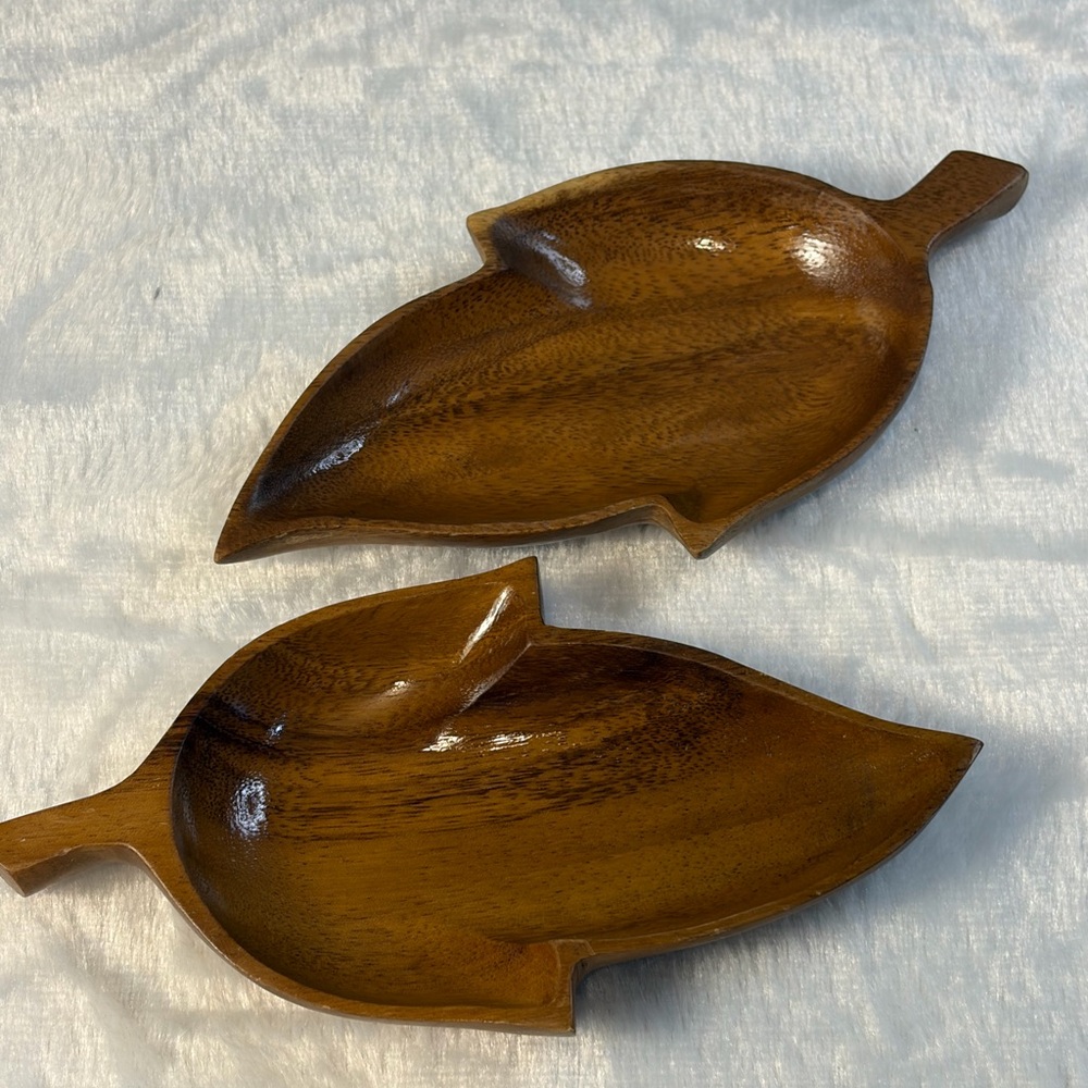 Pair Of Vintage Monkey Pod Wood Leaf Shaped Bowls Straight From Granny’s Attic - Picture 2 of 4